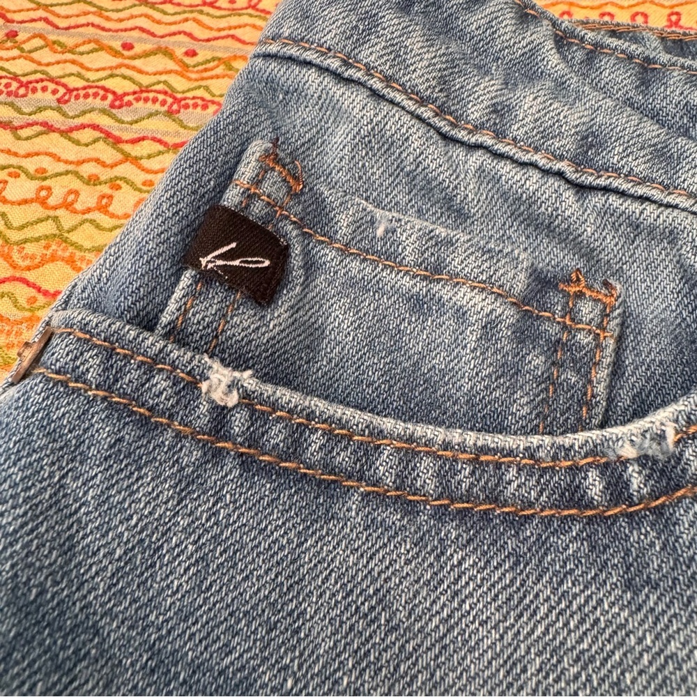 KanCan High Rise Mom Jean Shorts Womens Size 7 / 27 Distressed Cutoff Denim - Picture 6 of 9